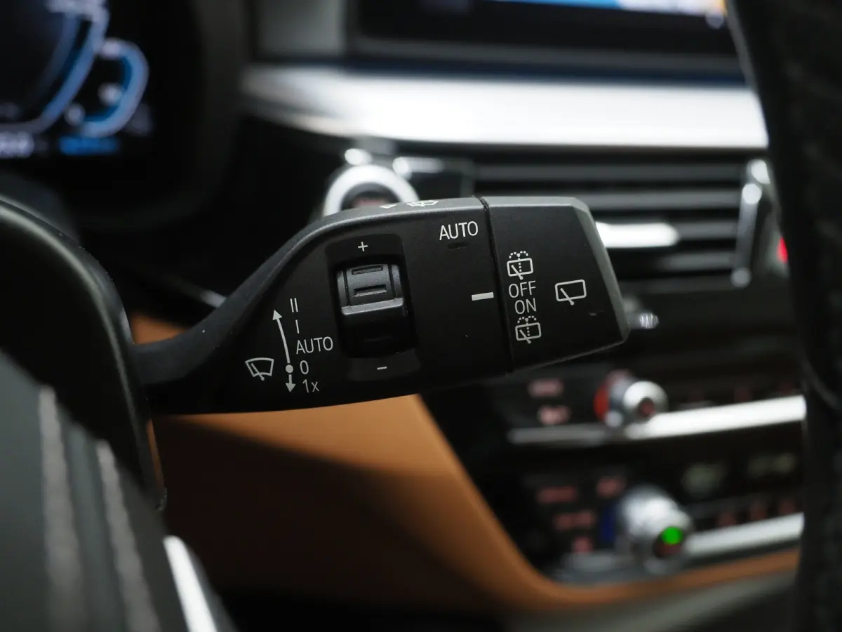 520e | Leder | HUD | Keyless | 360 | Sfeerlicht | Dodehoek | Stoelverwarming | Carplay