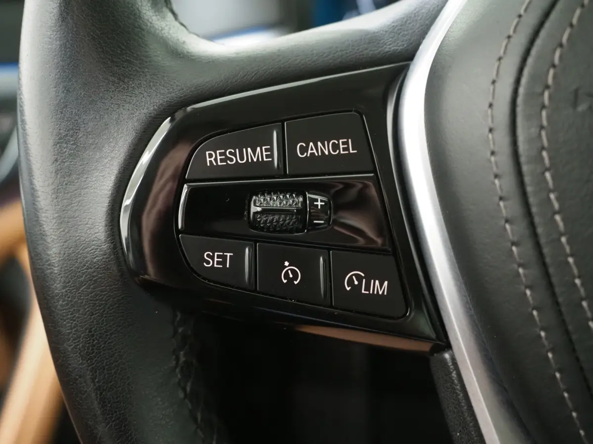 520e | Leder | HUD | Keyless | 360 | Sfeerlicht | Dodehoek | Stoelverwarming | Carplay