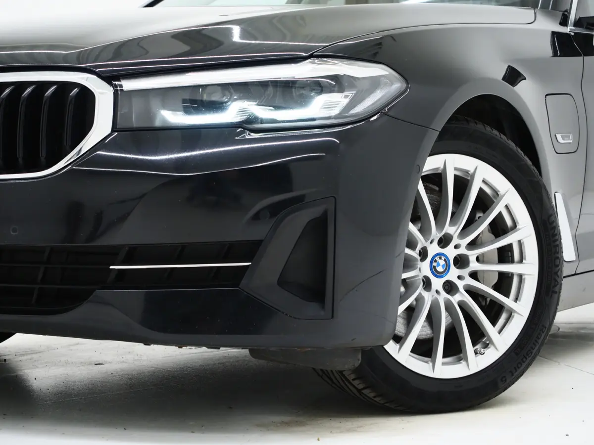 520e | Leder | HUD | Keyless | 360 | Sfeerlicht | Dodehoek | Stoelverwarming | Carplay