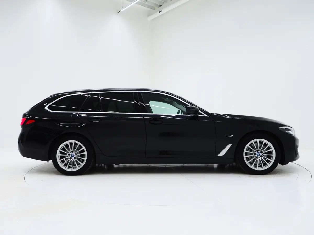 520e | Leder | HUD | Keyless | 360 | Sfeerlicht | Dodehoek | Stoelverwarming | Carplay