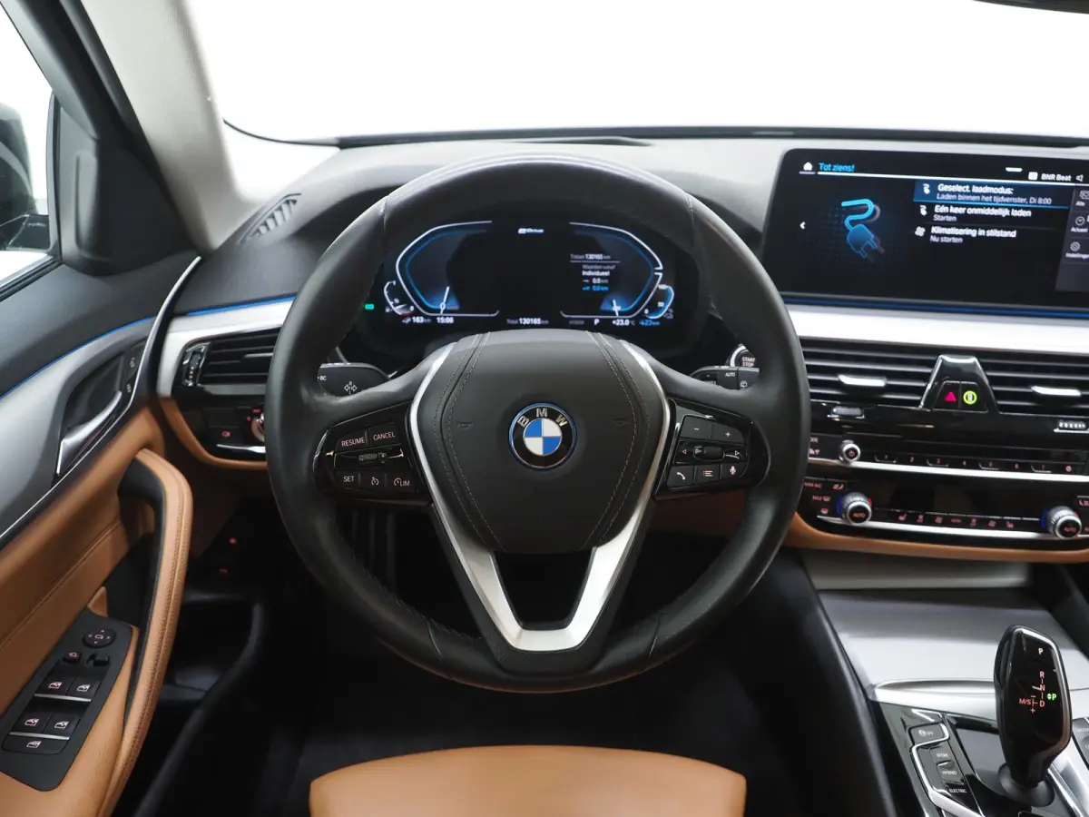 520e | Leder | HUD | Keyless | 360 | Sfeerlicht | Dodehoek | Stoelverwarming | Carplay