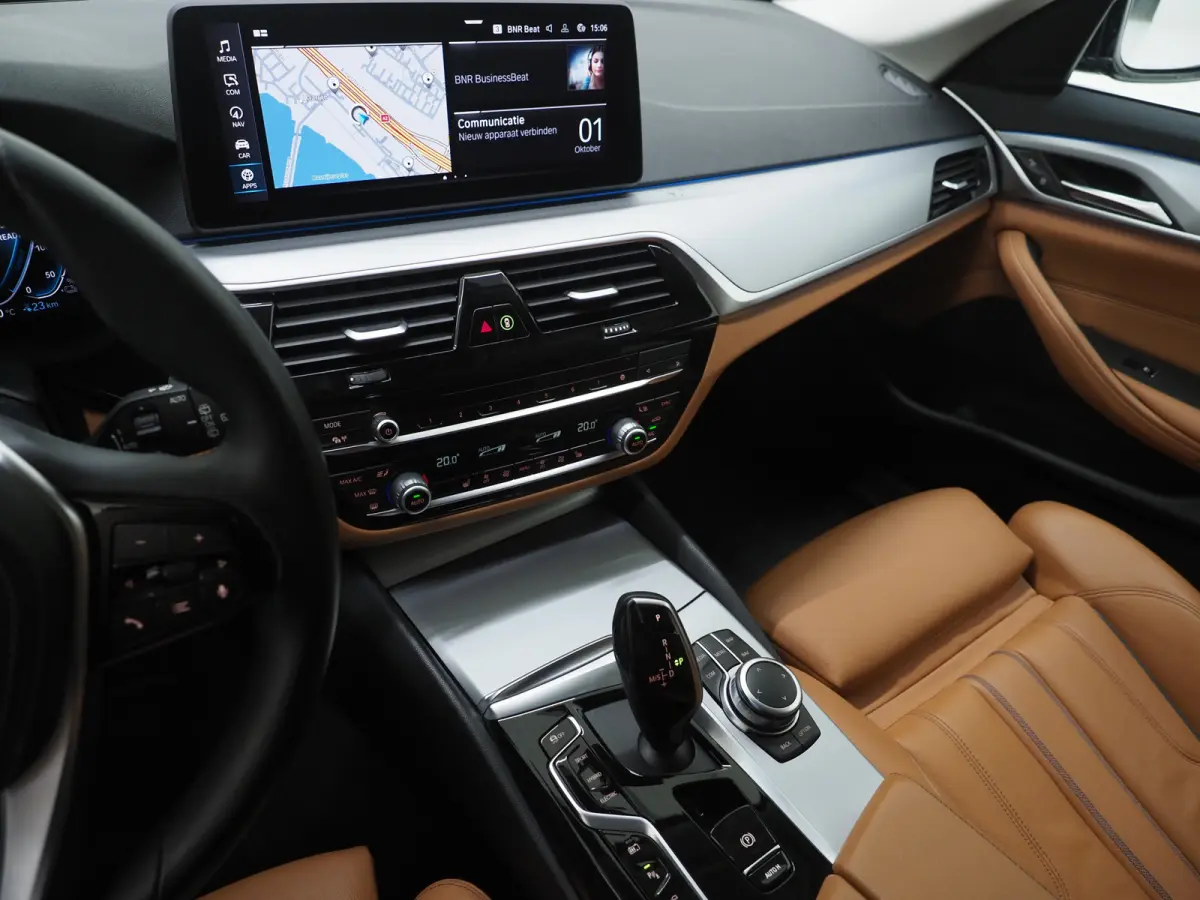 520e | Leder | HUD | Keyless | 360 | Sfeerlicht | Dodehoek | Stoelverwarming | Carplay