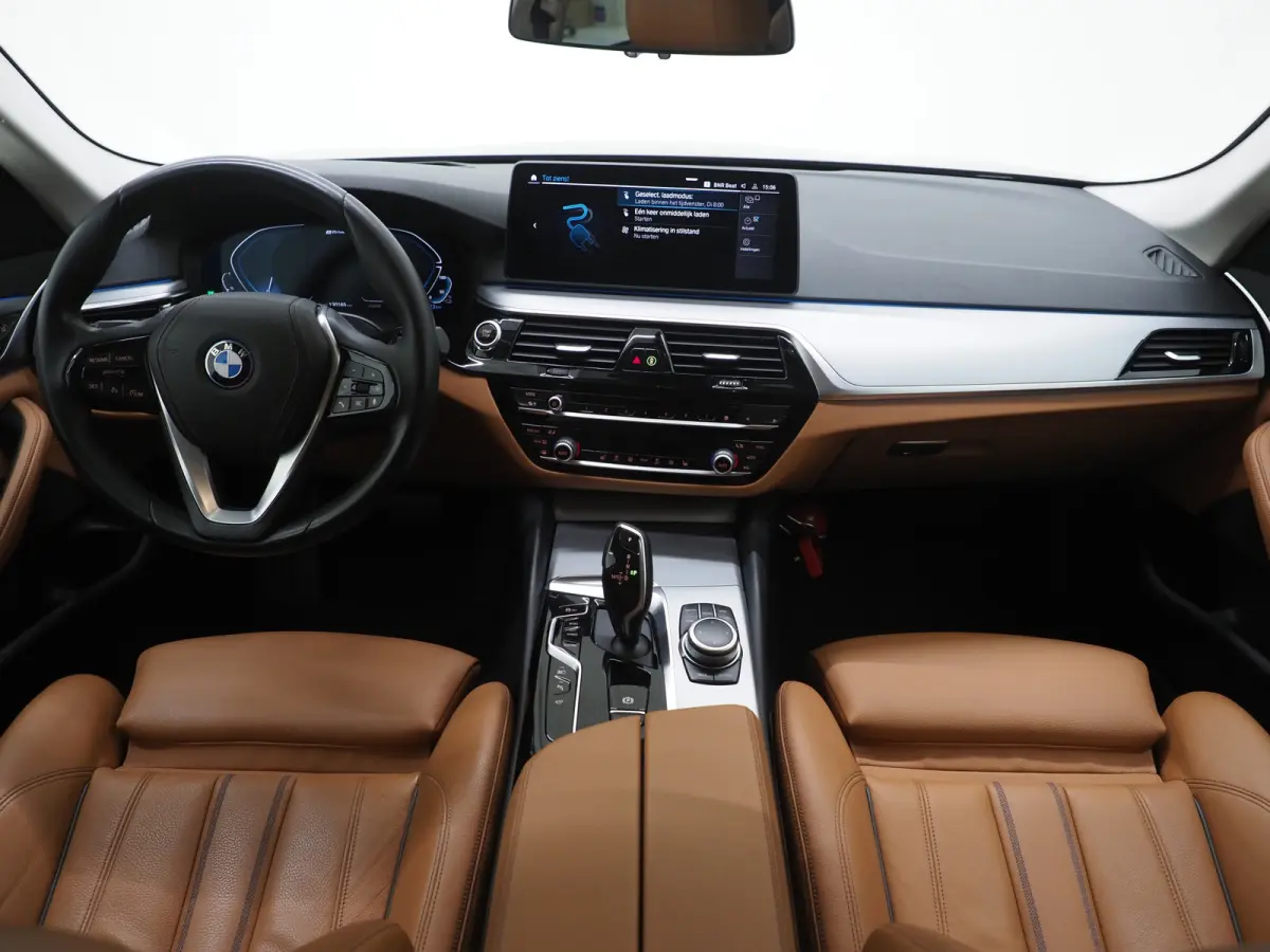 520e | Leder | HUD | Keyless | 360 | Sfeerlicht | Dodehoek | Stoelverwarming | Carplay