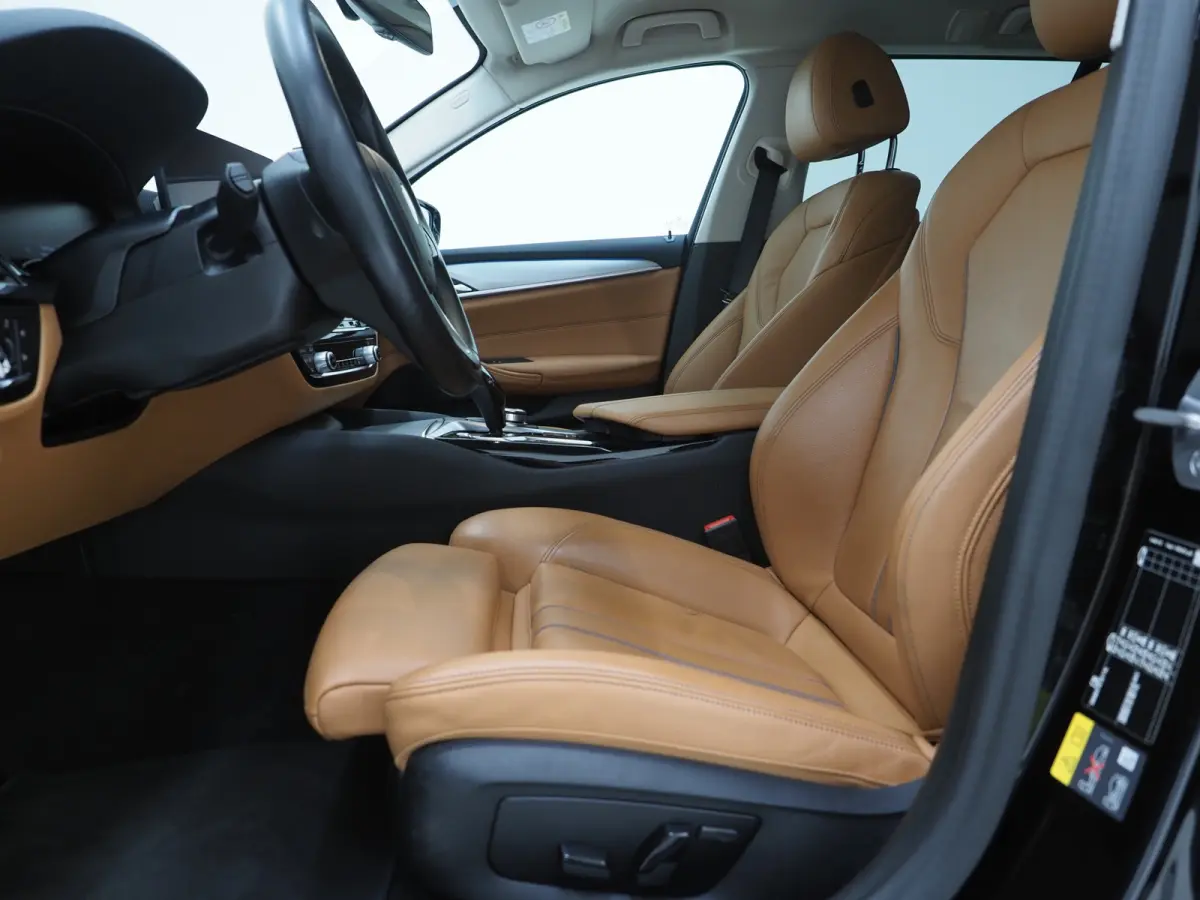 520e | Leder | HUD | Keyless | 360 | Sfeerlicht | Dodehoek | Stoelverwarming | Carplay