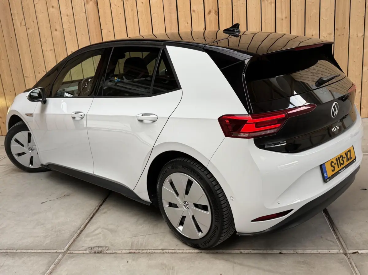 Pro Edition 58 kWh SoH 92,93% | Alcantara/leer bekleding | Adaptieve cruise control | Achteruitrijcamera | Climate control | LED koplampen | Navigatiesysteem | Voorstoelen en stuurverwarming