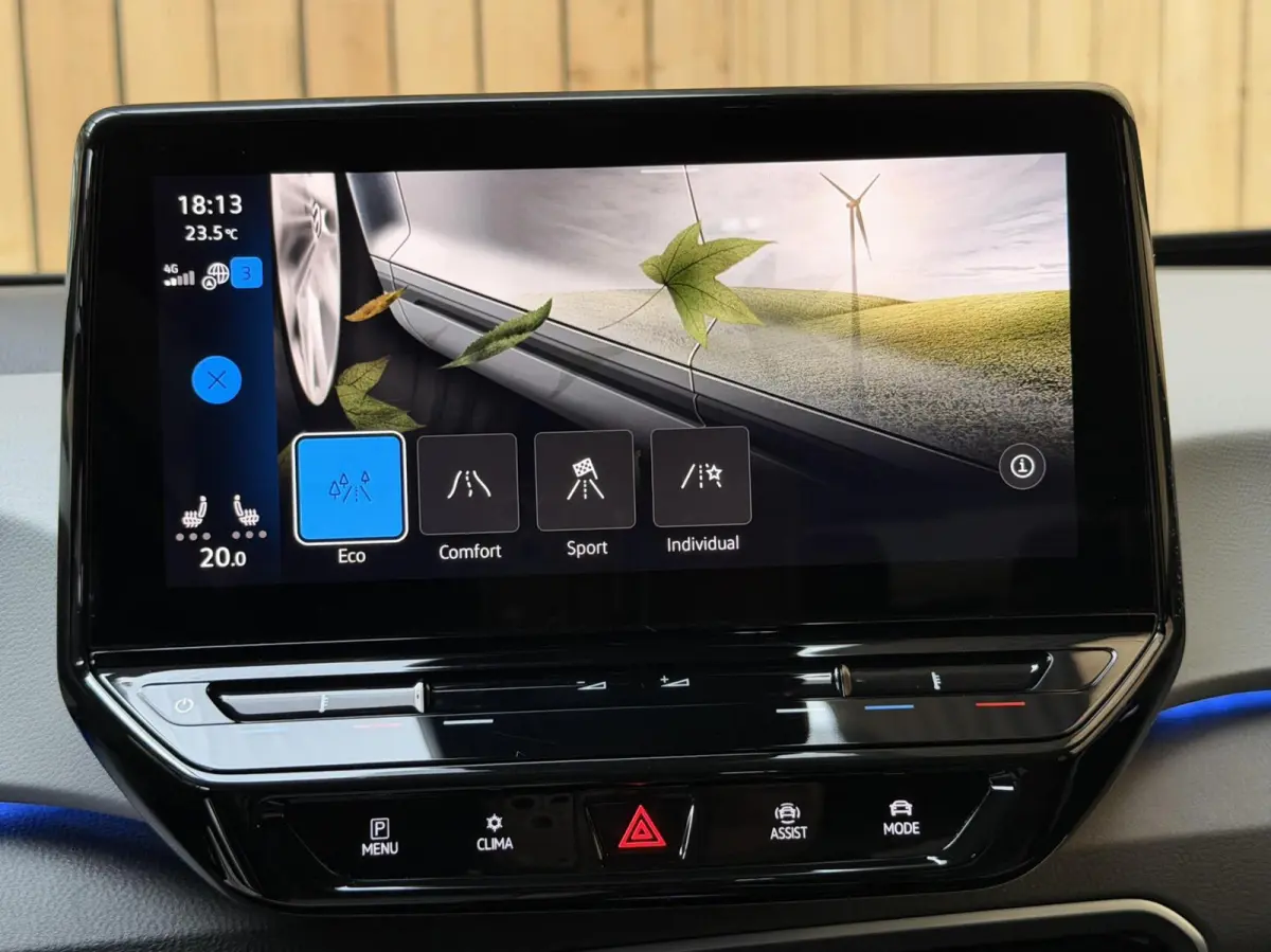 Pro Edition 58 kWh SoH 92,93% | Alcantara/leer bekleding | Adaptieve cruise control | Achteruitrijcamera | Climate control | LED koplampen | Navigatiesysteem | Voorstoelen en stuurverwarming