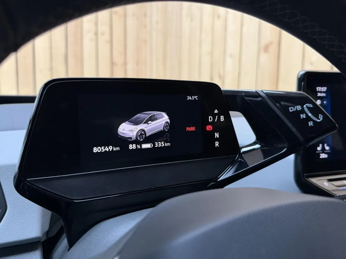 Pro Edition 58 kWh SoH 92,93% | Alcantara/leer bekleding | Adaptieve cruise control | Achteruitrijcamera | Climate control | LED koplampen | Navigatiesysteem | Voorstoelen en stuurverwarming