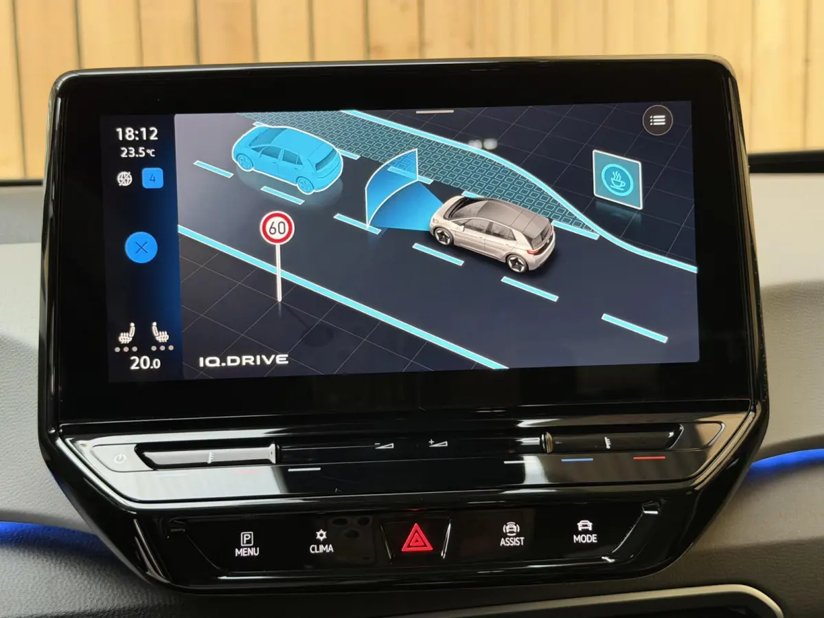 Pro Edition 58 kWh SoH 92,93% | Alcantara/leer bekleding | Adaptieve cruise control | Achteruitrijcamera | Climate control | LED koplampen | Navigatiesysteem | Voorstoelen en stuurverwarming