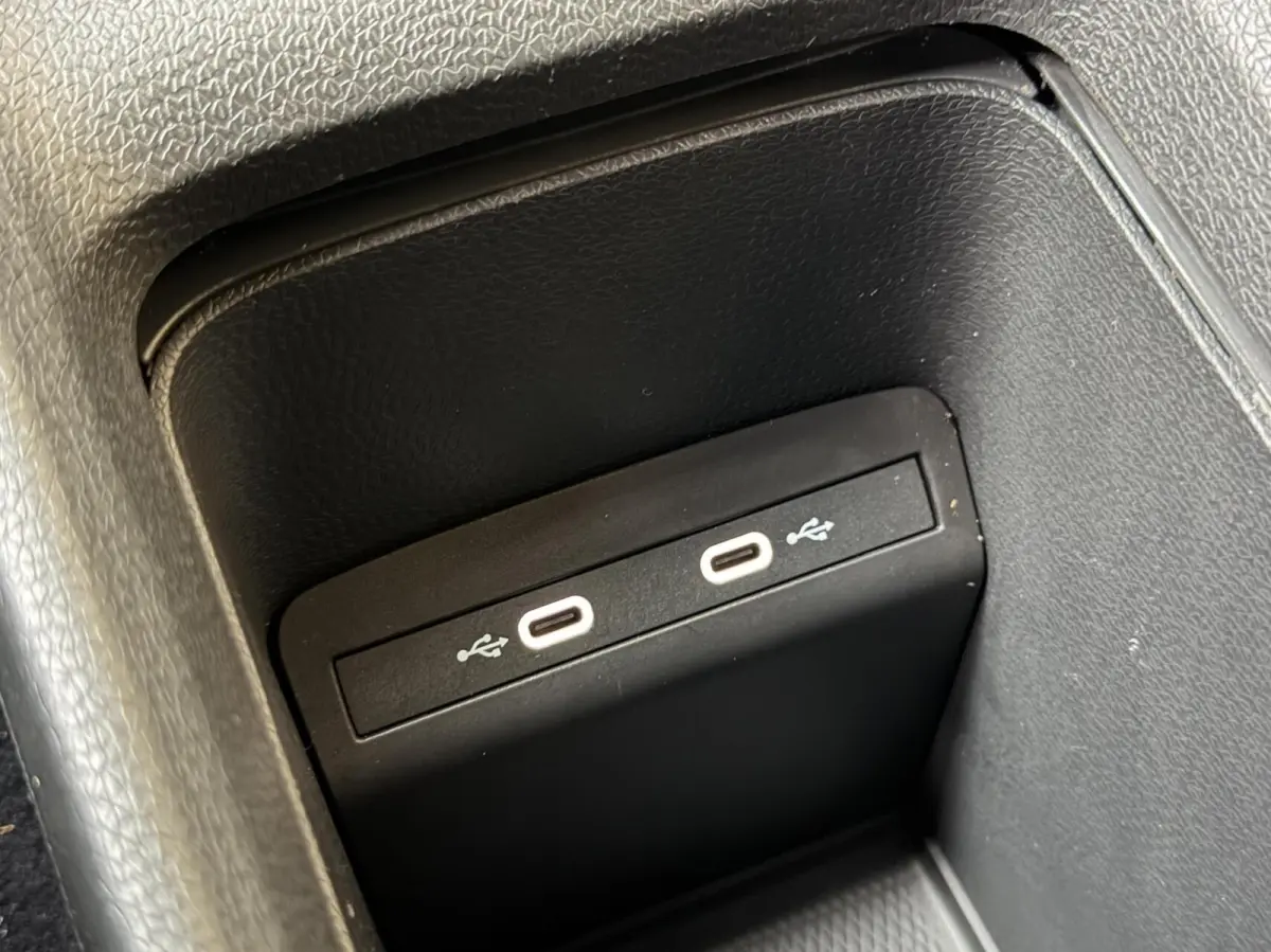 Pro Edition 58 kWh SoH 92,93% | Alcantara/leer bekleding | Adaptieve cruise control | Achteruitrijcamera | Climate control | LED koplampen | Navigatiesysteem | Voorstoelen en stuurverwarming
