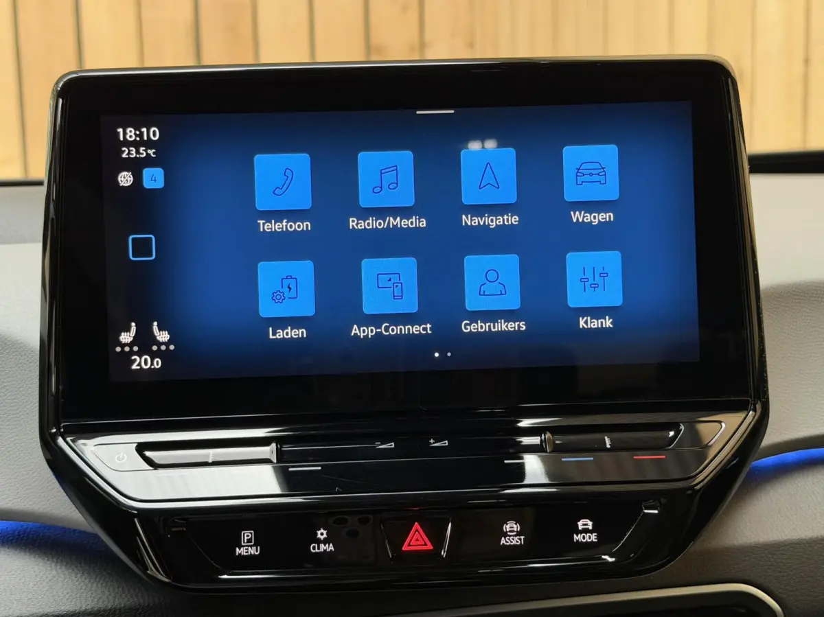 Pro Edition 58 kWh SoH 92,93% | Alcantara/leer bekleding | Adaptieve cruise control | Achteruitrijcamera | Climate control | LED koplampen | Navigatiesysteem | Voorstoelen en stuurverwarming