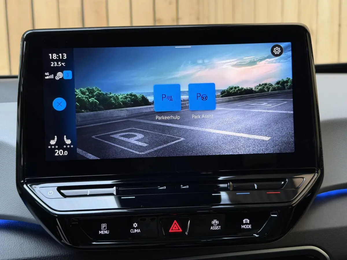 Pro Edition 58 kWh SoH 92,93% | Alcantara/leer bekleding | Adaptieve cruise control | Achteruitrijcamera | Climate control | LED koplampen | Navigatiesysteem | Voorstoelen en stuurverwarming