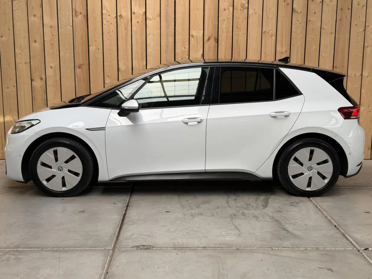 Pro Edition 58 kWh SoH 92,93% | Alcantara/leer bekleding | Adaptieve cruise control | Achteruitrijcamera | Climate control | LED koplampen | Navigatiesysteem | Voorstoelen en stuurverwarming
