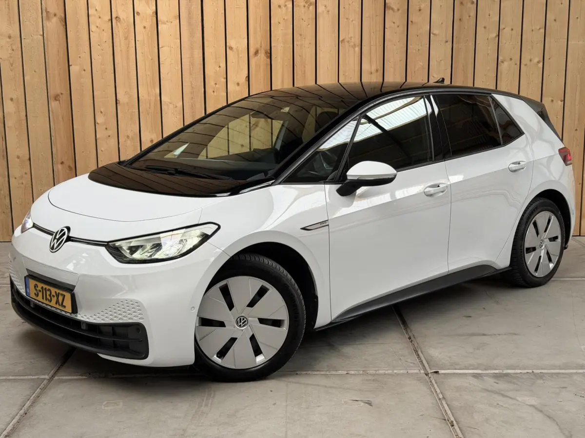 Pro Edition 58 kWh SoH 92,93% | Alcantara/leer bekleding | Adaptieve cruise control | Achteruitrijcamera | Climate control | LED koplampen | Navigatiesysteem | Voorstoelen en stuurverwarming