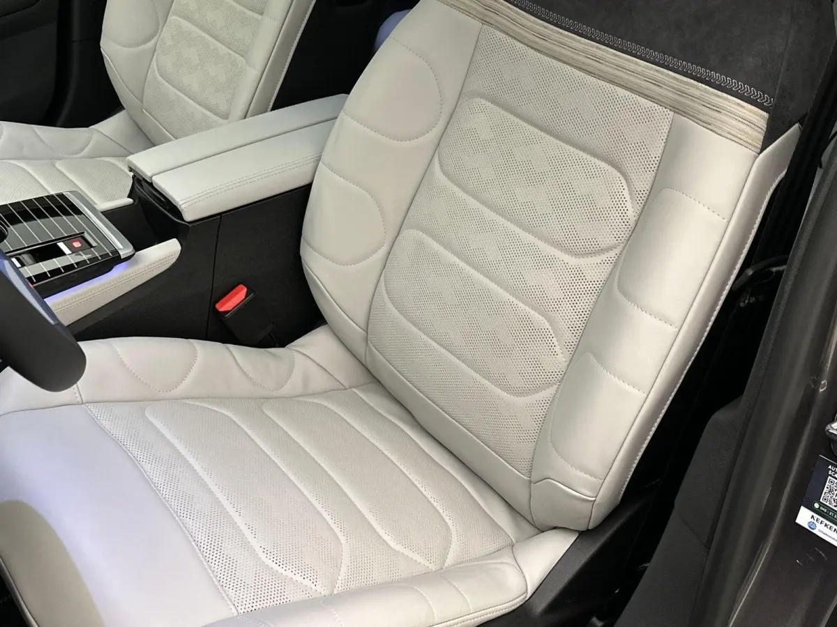 1.6 Plug-in Hybrid 225 Hypnos | Adaptieve cruise control | Lederen bekleding | Unieke uitvoering | Panoramisch schuif kanteldak | 360 camera |
