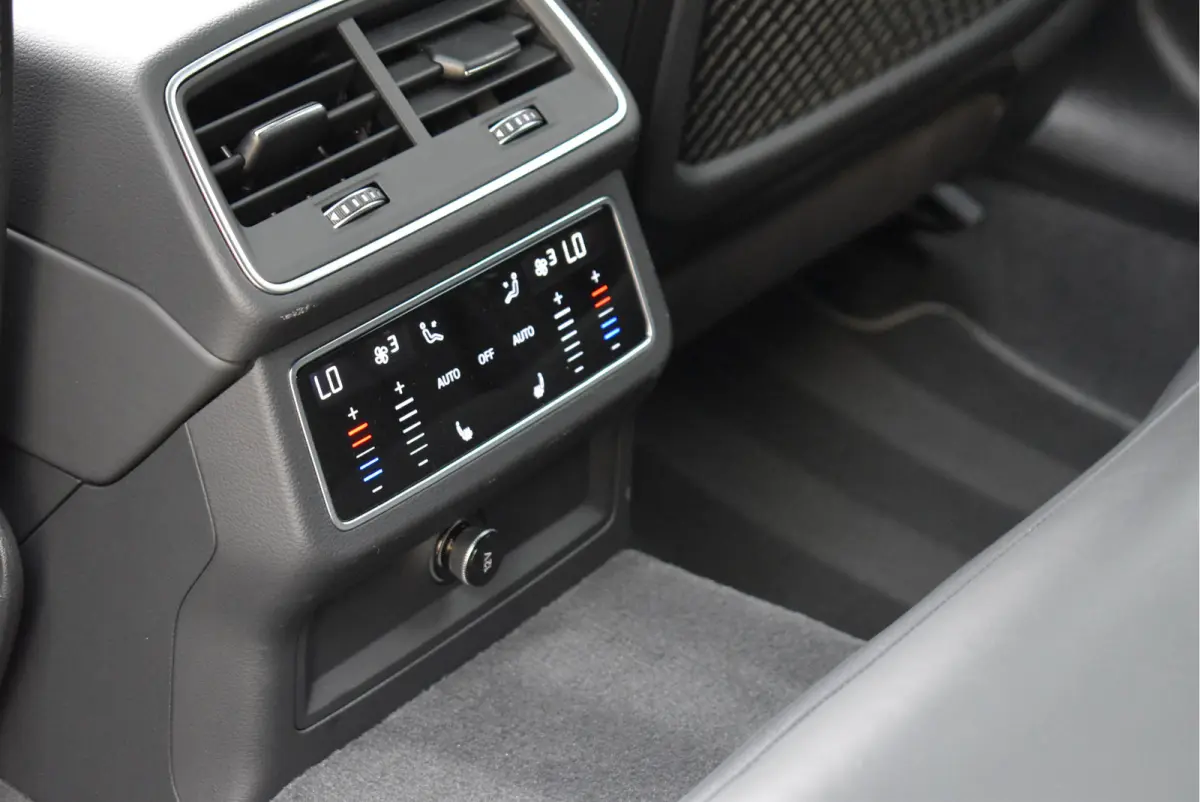55 TFSI e Quattro Porsche Krijt Grijs Exclusive S-Line Competition 367 Pk Pano RS-Stoel Soft-Close S6 21 Inch