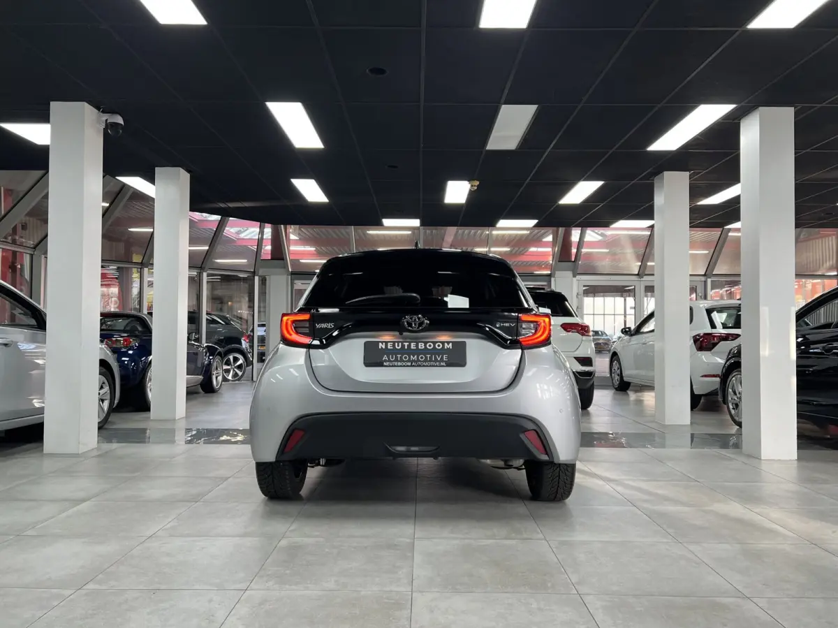 1.5 Hybrid 115 Dynamic | Keyless | Led | PDC