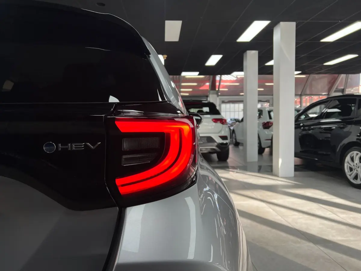 1.5 Hybrid 115 Dynamic | Keyless | Led | PDC
