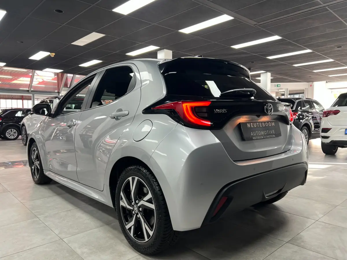 1.5 Hybrid 115 Dynamic | Keyless | Led | PDC