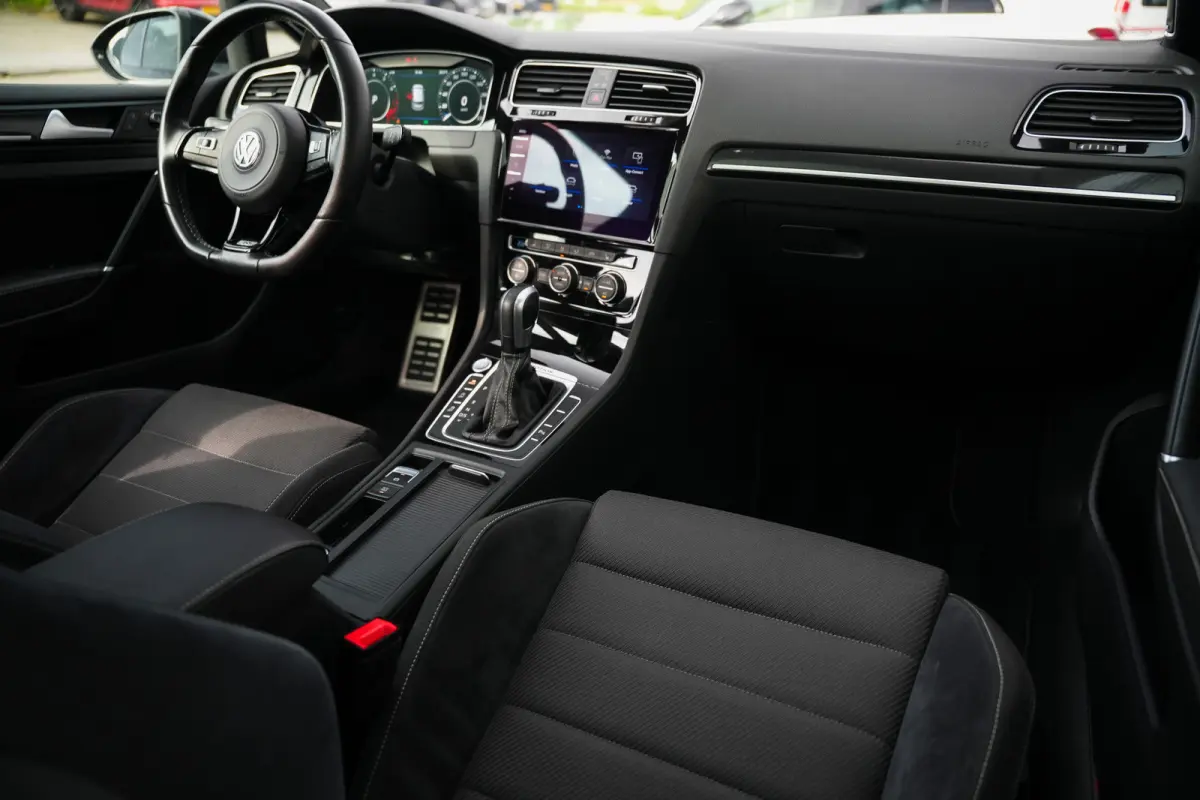2.0 TSI 301 pk 4Motion R / Akraprovic/ Dynaudio/ ACC/ DCC/ Keyless/ Virtual/ Adapt.Cruise/ Pano-Dak/ Downpipe/ Camera/ 19''LMV