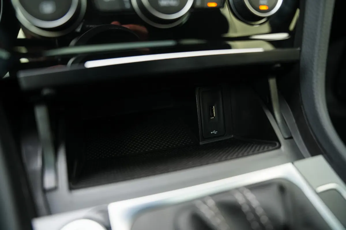 2.0 TSI 301 pk 4Motion R / Akraprovic/ Dynaudio/ ACC/ DCC/ Keyless/ Virtual/ Adapt.Cruise/ Pano-Dak/ Downpipe/ Camera/ 19''LMV