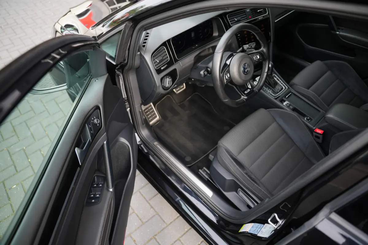 2.0 TSI 301 pk 4Motion R / Akraprovic/ Dynaudio/ ACC/ DCC/ Keyless/ Virtual/ Adapt.Cruise/ Pano-Dak/ Downpipe/ Camera/ 19''LMV