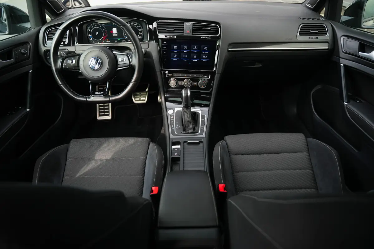 2.0 TSI 301 pk 4Motion R / Akraprovic/ Dynaudio/ ACC/ DCC/ Keyless/ Virtual/ Adapt.Cruise/ Pano-Dak/ Downpipe/ Camera/ 19''LMV