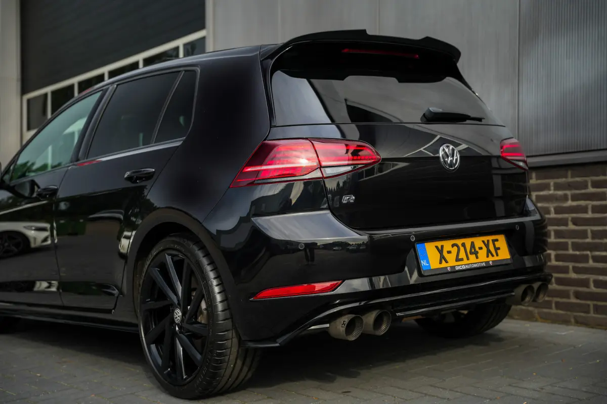 2.0 TSI 301 pk 4Motion R / Akraprovic/ Dynaudio/ ACC/ DCC/ Keyless/ Virtual/ Adapt.Cruise/ Pano-Dak/ Downpipe/ Camera/ 19''LMV