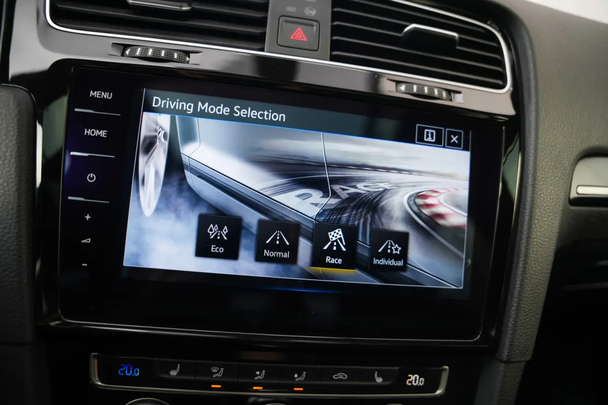 2.0 TSI 301 pk 4Motion R / Akraprovic/ Dynaudio/ ACC/ DCC/ Keyless/ Virtual/ Adapt.Cruise/ Pano-Dak/ Downpipe/ Camera/ 19''LMV