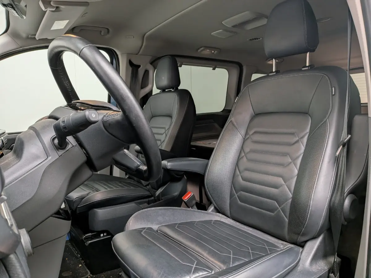 Tourneo 340 L2H1 Titanium X 65 kWh | Elek. Schuifdeuren | Trekhaak | AGR Stoel | Camera | Apple Carplay