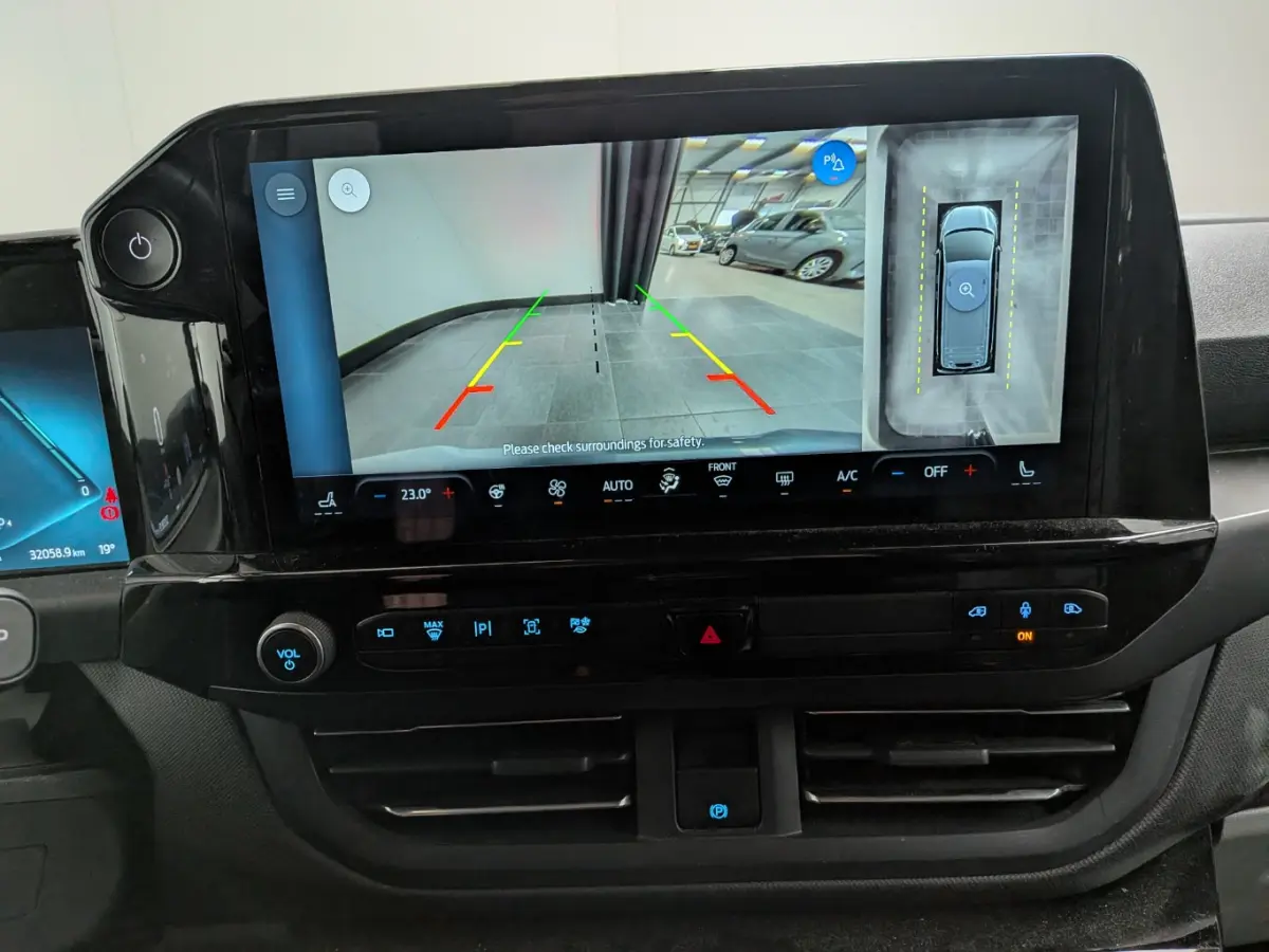 Tourneo 340 L2H1 Titanium X 65 kWh | Elek. Schuifdeuren | Trekhaak | AGR Stoel | Camera | Apple Carplay