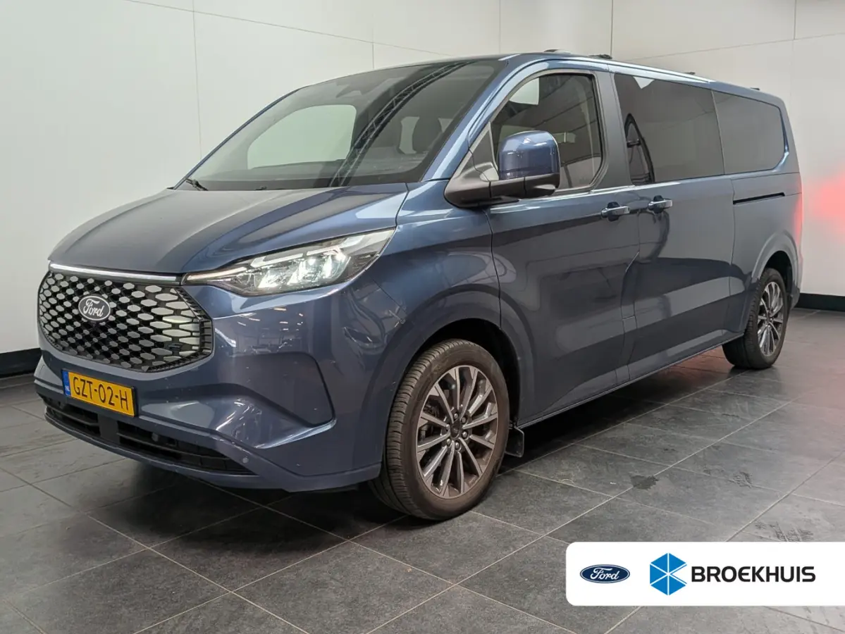 Tourneo 340 L2H1 Titanium X 65 kWh | Elek. Schuifdeuren | Trekhaak | AGR Stoel | Camera | Apple Carplay
