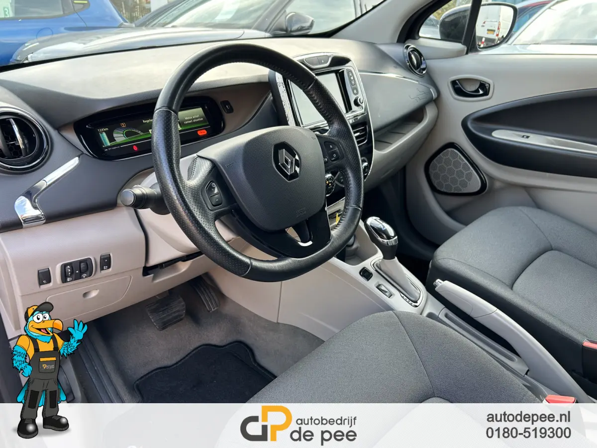 R240 Intens 22 kWh GARANTIE/KOOPACCU SOH 67%/CLIMA/CRUISE/CAMERA/NAVI/LICHTMETAAL rijklaarprijs!