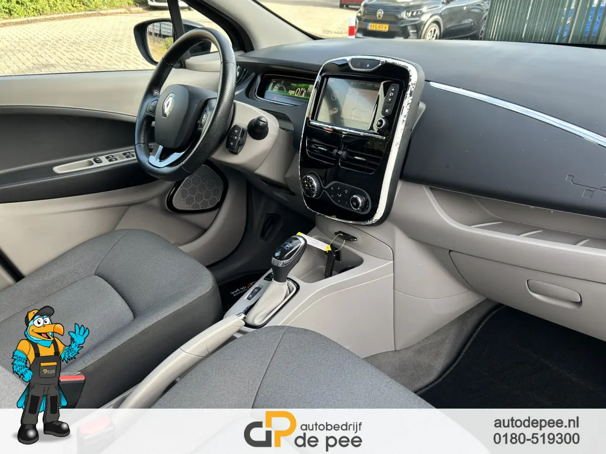 R240 Intens 22 kWh GARANTIE/KOOPACCU SOH 67%/CLIMA/CRUISE/CAMERA/NAVI/LICHTMETAAL rijklaarprijs!