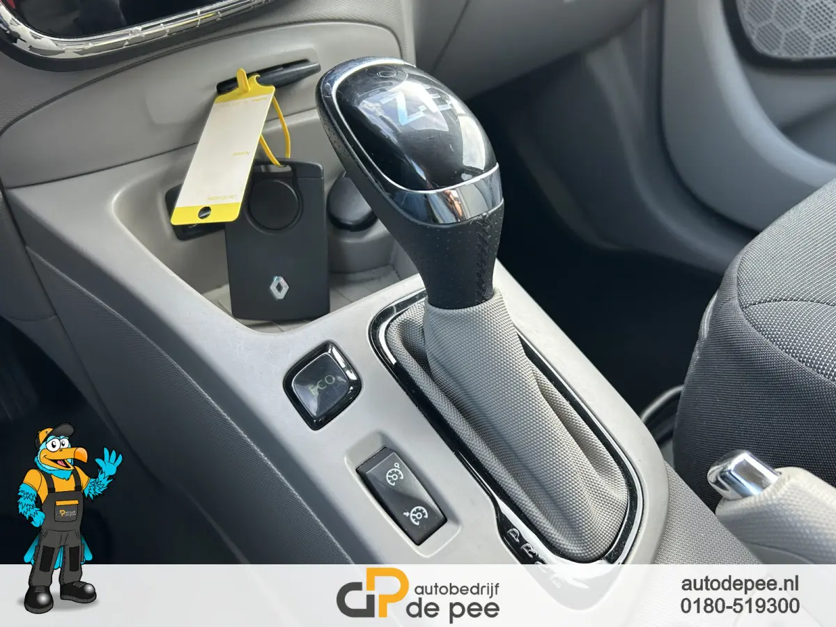 R240 Intens 22 kWh GARANTIE/KOOPACCU SOH 67%/CLIMA/CRUISE/CAMERA/NAVI/LICHTMETAAL rijklaarprijs!