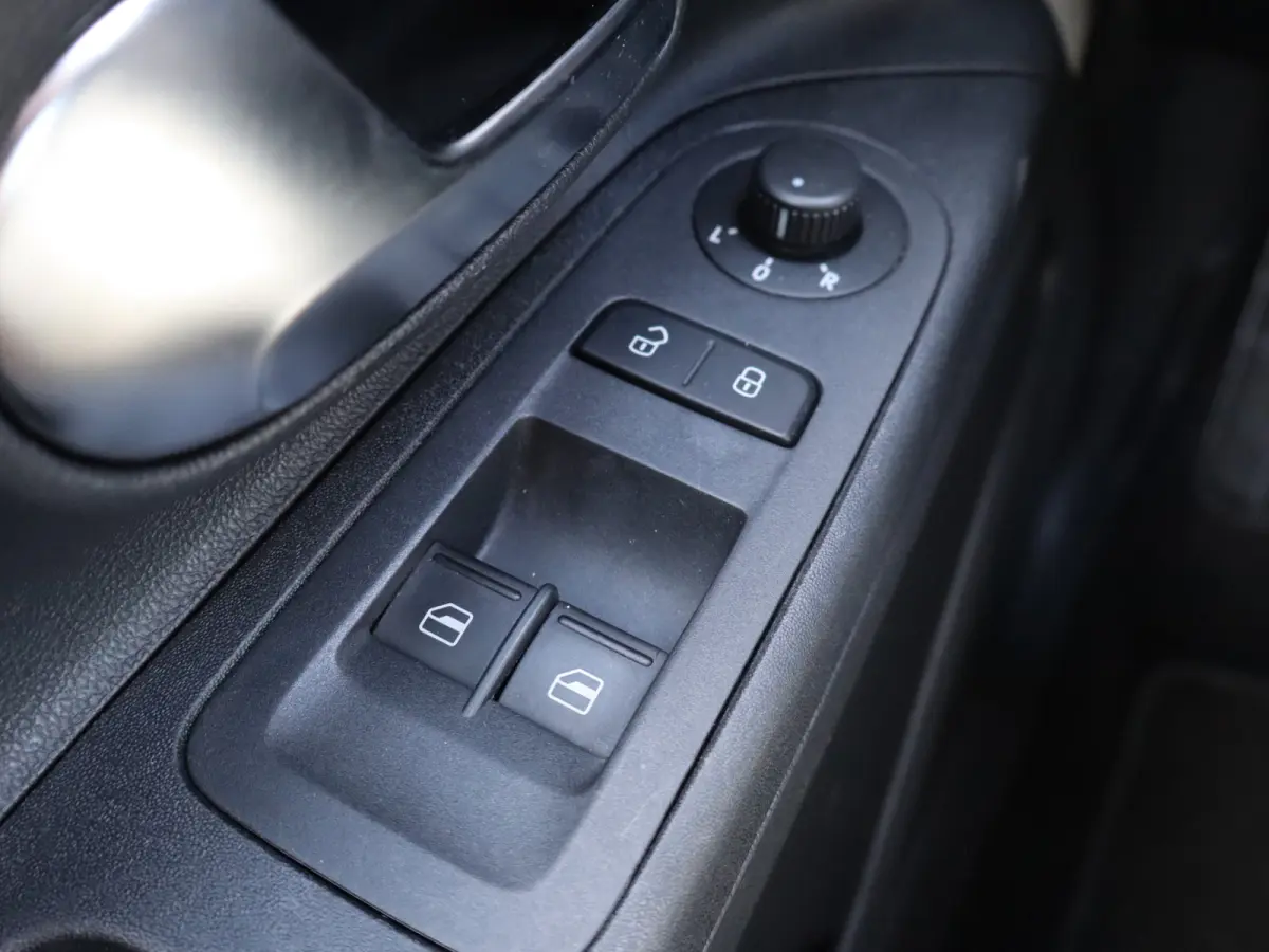 Up! 1.0 BMT move up! BTW-auto I 1ste eig. I Airco I Radio I 5drs I NAP I CDV I Dealer OH I BTW-auto I