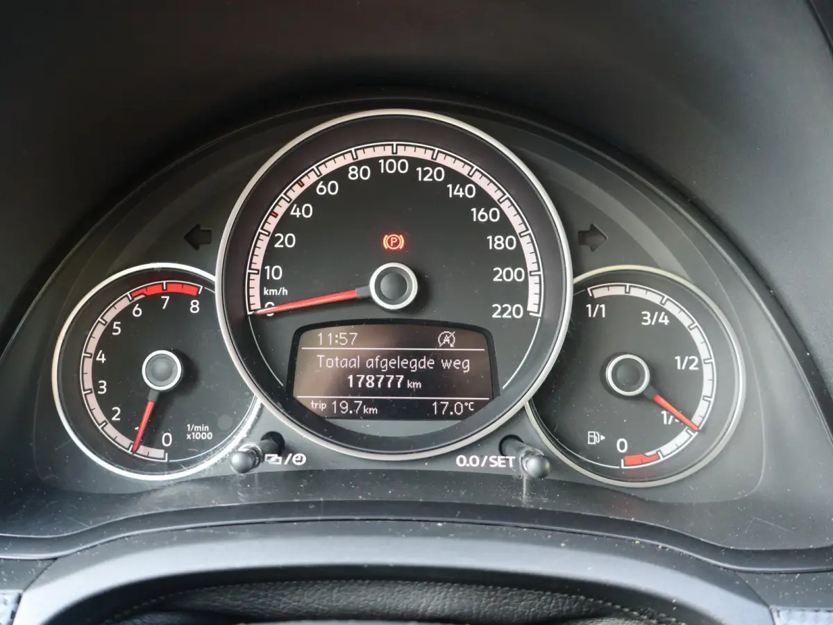 Up! 1.0 BMT move up! BTW-auto I 1ste eig. I Airco I Radio I 5drs I NAP I CDV I Dealer OH I BTW-auto I