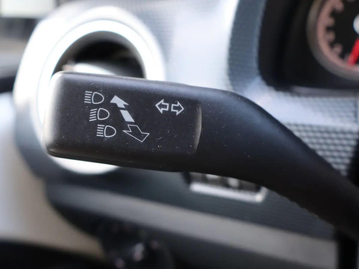 Up! 1.0 BMT move up! BTW-auto I 1ste eig. I Airco I Radio I 5drs I NAP I CDV I Dealer OH I BTW-auto I