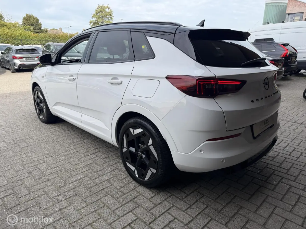 1.6 Turbo Plug-In Hybrid 4x4 GSe 300PK