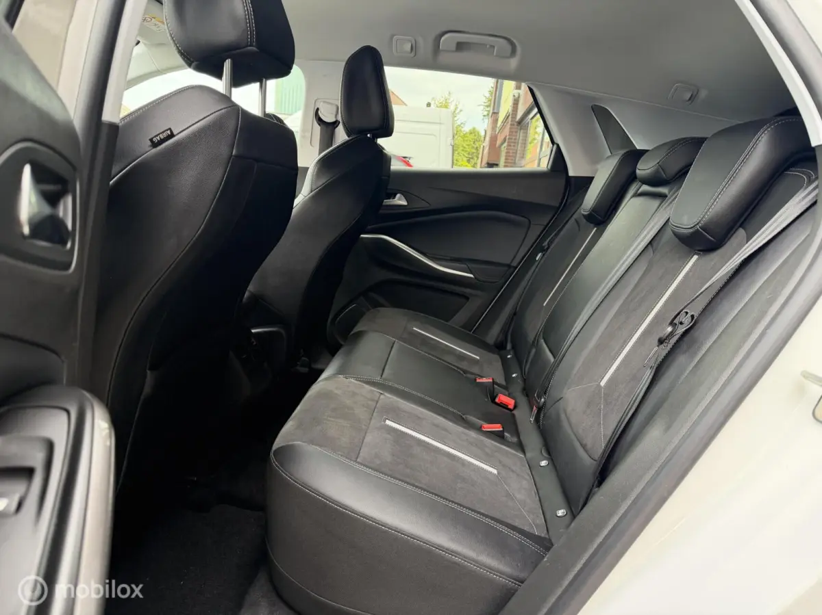 1.6 Turbo Plug-In Hybrid 4x4 GSe 300PK