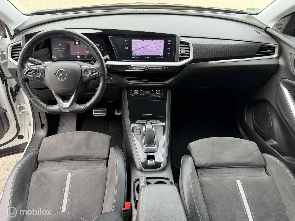 1.6 Turbo Plug-In Hybrid 4x4 GSe 300PK