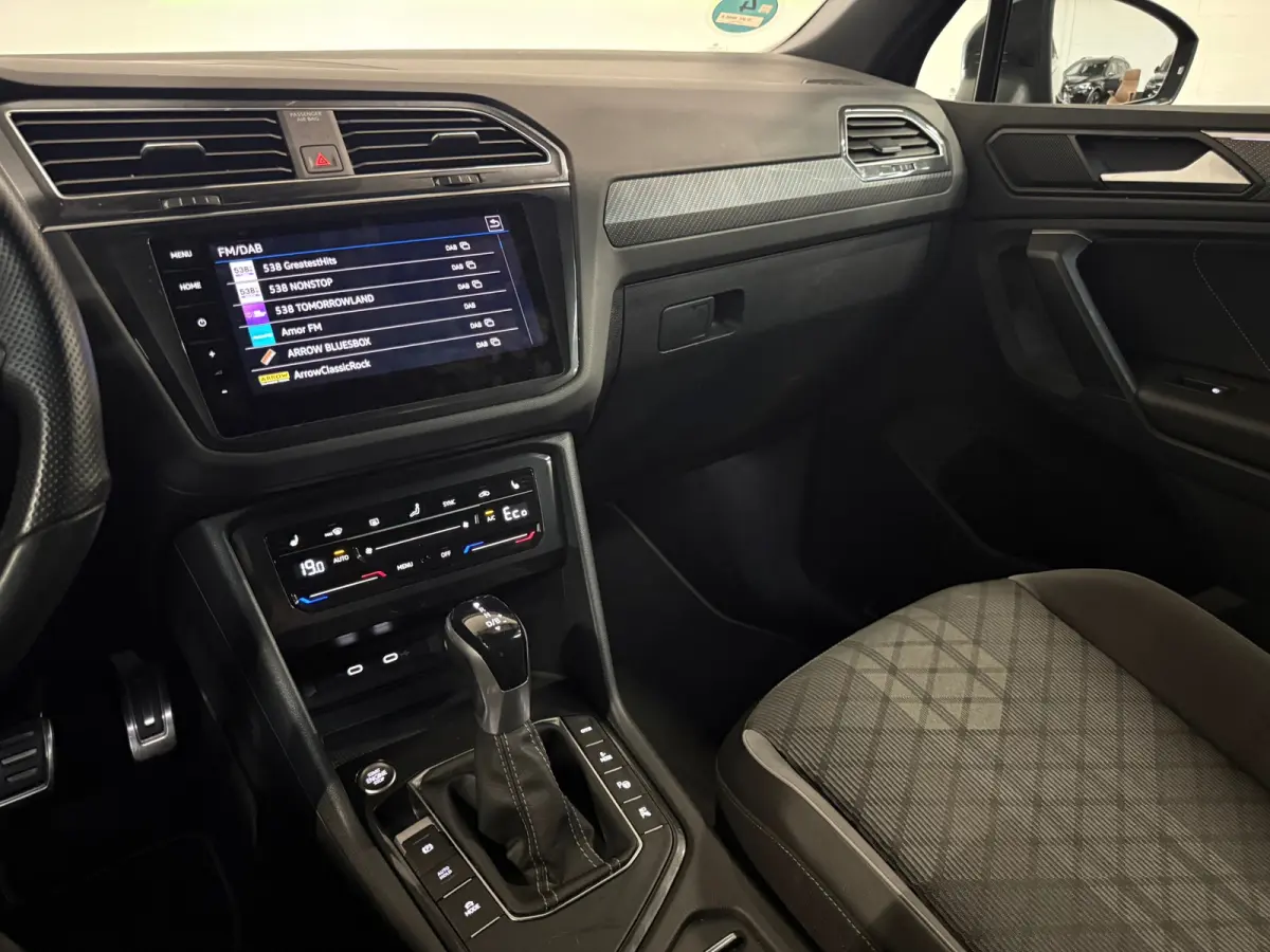1.4 TSI eHybrid 3 X R-Line Blackstyle Pano 360 Keyless Headup 20 inch
