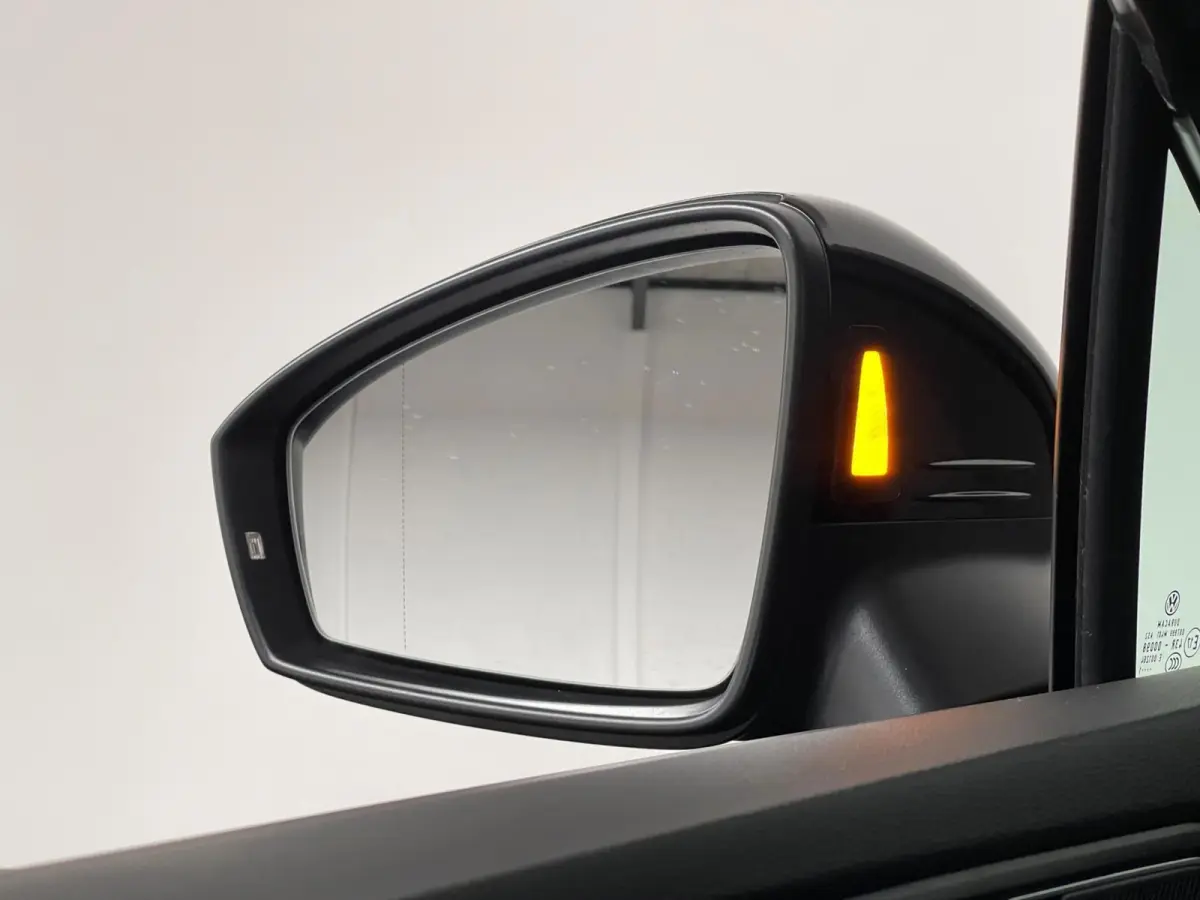 1.4 TSI eHybrid 3 X R-Line Blackstyle Pano 360 Keyless Headup 20 inch