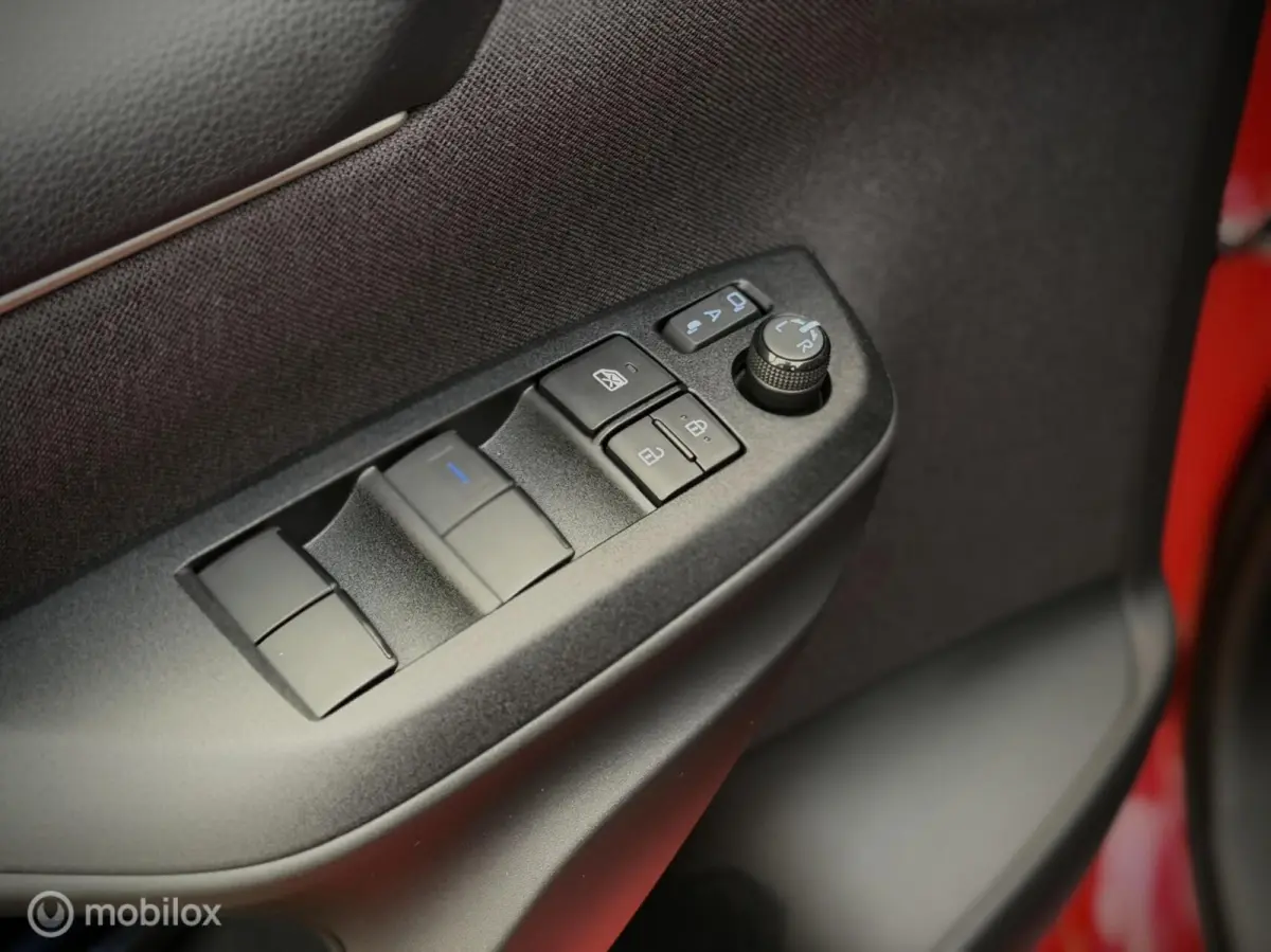 1.5 Hybrid Launch Edition Nieuw 19km! Camera, Stoelverwarming, Garantie tot 2029! Btw Auto, Led, Apple CarPlay en Android Auto.