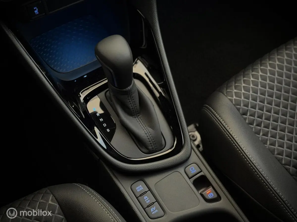 1.5 Hybrid Launch Edition Nieuw 19km! Camera, Stoelverwarming, Garantie tot 2029! Btw Auto, Led, Apple CarPlay en Android Auto.