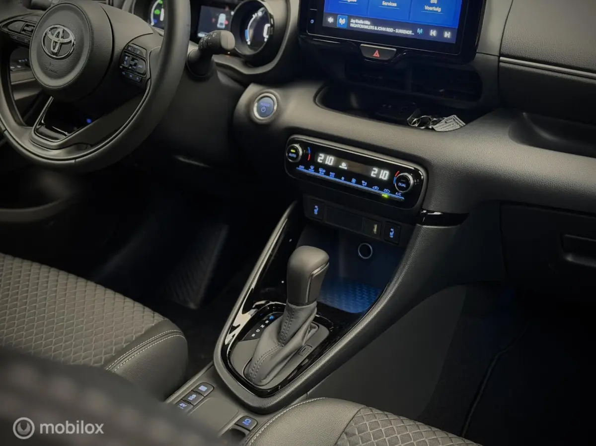 1.5 Hybrid Launch Edition Nieuw 19km! Camera, Stoelverwarming, Garantie tot 2029! Btw Auto, Led, Apple CarPlay en Android Auto.