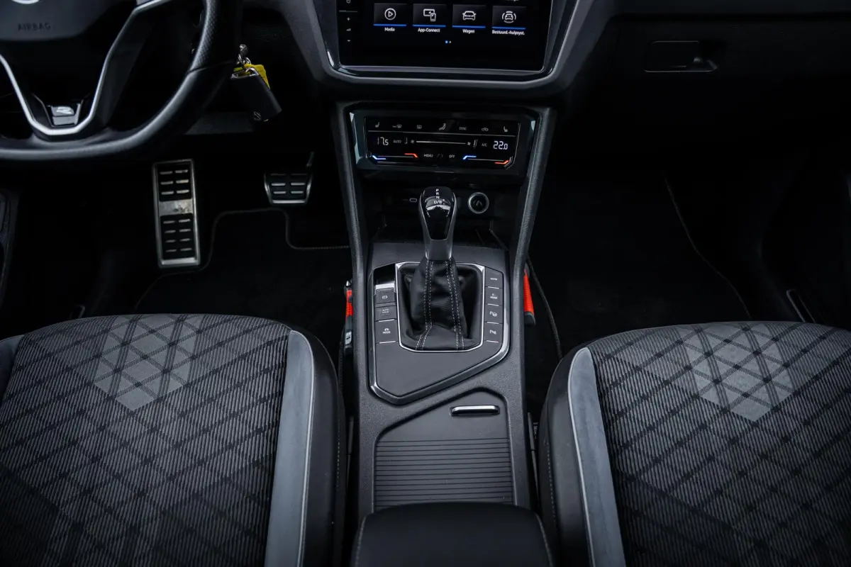 1.4 TSI eHybrid R-Line Trekhaak|IQ.Light|Camera|ACC|Carplay|20''