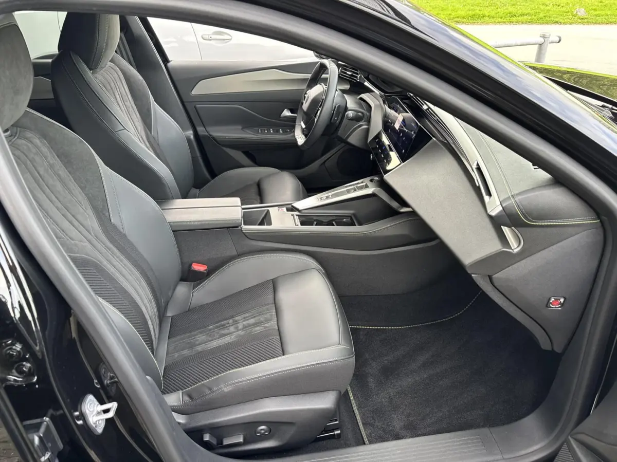 1.6 Plug-HYbrid 225pk NL GT Pano+alcantara