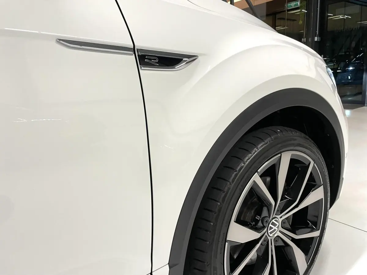 1.5 TSI R-Line/ Cam/ Keyless/ Pano/ 19''LMV/ IQ LED/ Trekhaak