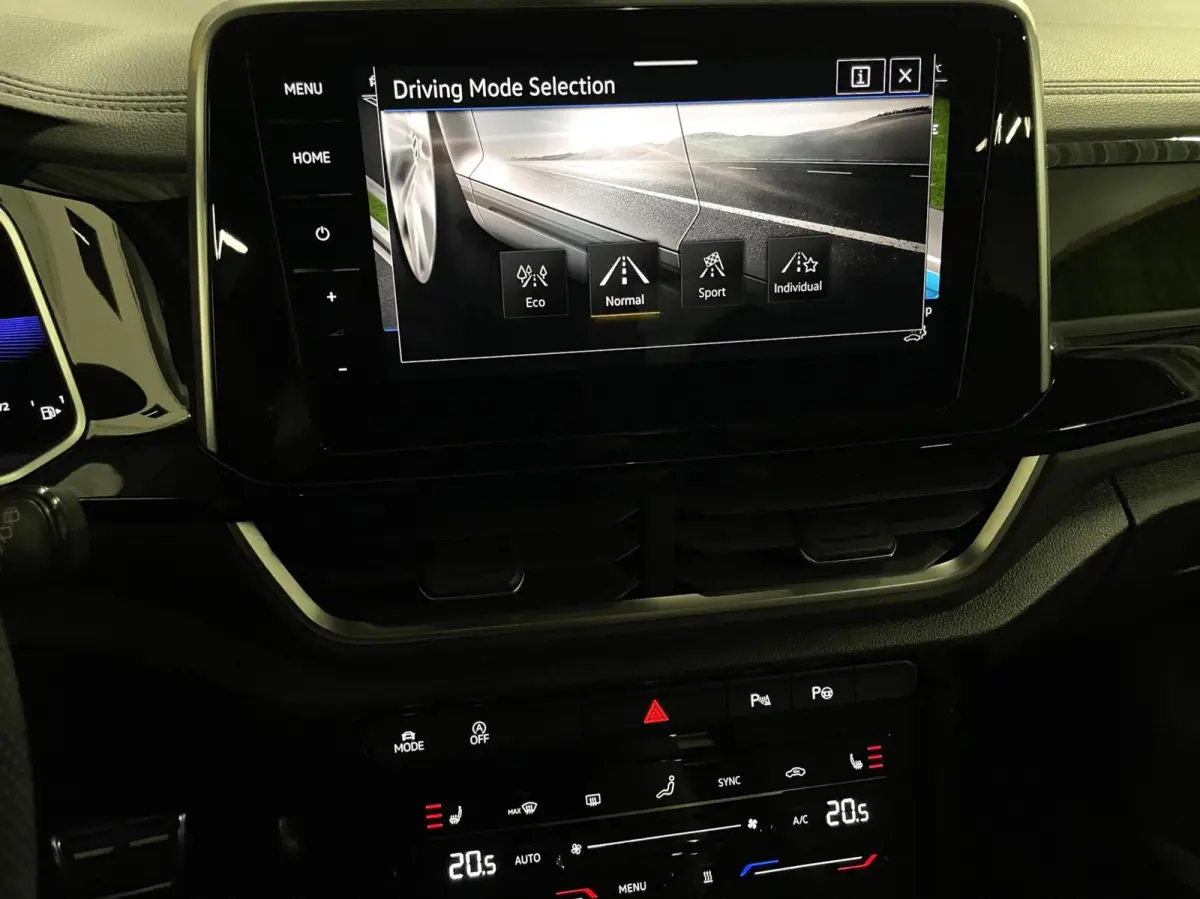 1.5 TSI R-Line/ Cam/ Keyless/ Pano/ 19''LMV/ IQ LED/ Trekhaak