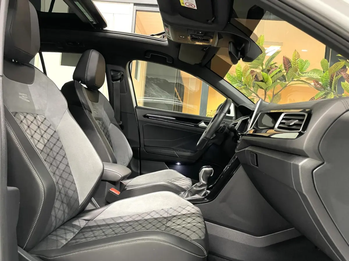 1.5 TSI R-Line/ Cam/ Keyless/ Pano/ 19''LMV/ IQ LED/ Trekhaak